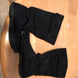 Women’s Size 8.5 Black Mid Calf slouchy boots